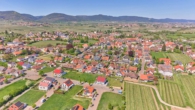 Charmantes Zuhause mit viel Licht, Wintergarten & weitläufigem Außenbereich - Drohnenaufnahme