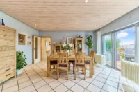 Gewerbe, Wohnen & Bauen - vielseitige Gewerbeimmobilie mit separierter Wohnung & weitläufigem Garten - Wohnzimmer Wohnung
