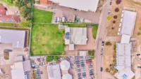 Gewerbe, Wohnen & Bauen - vielseitige Gewerbeimmobilie mit separierter Wohnung & weitläufigem Garten - Drohnenaufnahme