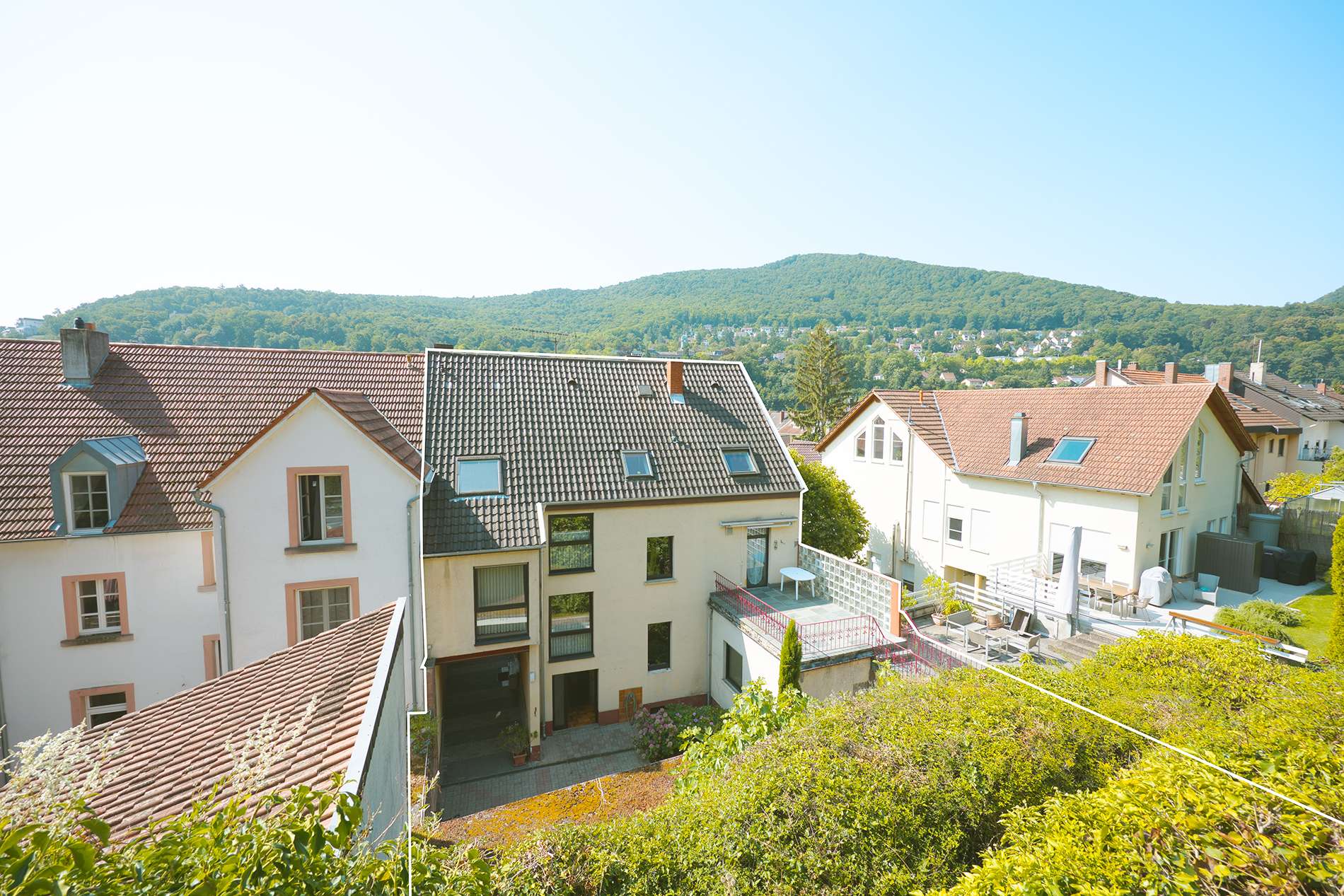 Einfamilienhaus mit Einliegerwohnung und terrassiertem Garten mit Blick über Neustadt, 67433 Neustadt an der Weinstraße, Einfamilienhaus