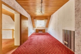 Einfamilienhaus mit Einliegerwohnung und terrassiertem Garten mit Blick über Neustadt - Schlafzimmer