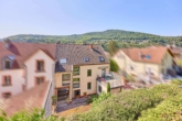 Einfamilienhaus mit Einliegerwohnung und terrassiertem Garten mit Blick über Neustadt - Gartenansicht