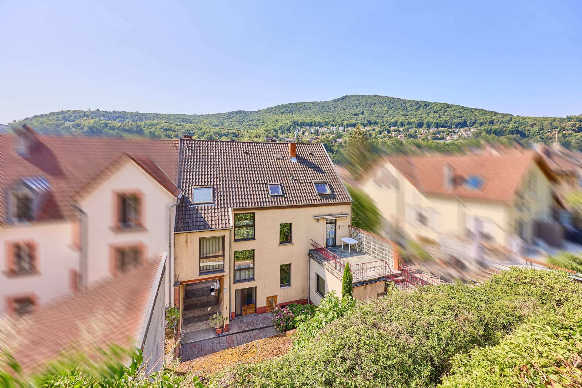 Einfamilienhaus mit Einliegerwohnung und terrassiertem Garten mit Blick über Neustadt, 67433 Neustadt an der Weinstraße, Einfamilienhaus