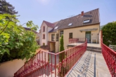 Einfamilienhaus mit Einliegerwohnung und terrassiertem Garten mit Blick über Neustadt - Außenbereich