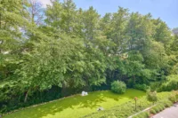 Modernes Zuhause mit lichtdurchflutetem, offenem Raumkonzept & besonderem Gartenambiente - Garten