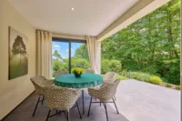 Modernes Zuhause mit lichtdurchflutetem, offenem Raumkonzept & besonderem Gartenambiente - Terrasse