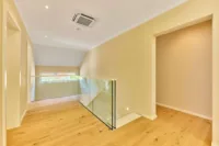 Modernes Zuhause mit lichtdurchflutetem, offenem Raumkonzept & besonderem Gartenambiente - Flur