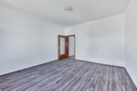Wertbeständige Kapitalanlage: 9-Parteienhaus mit Altbaucharakter - Schlafzimmer W6