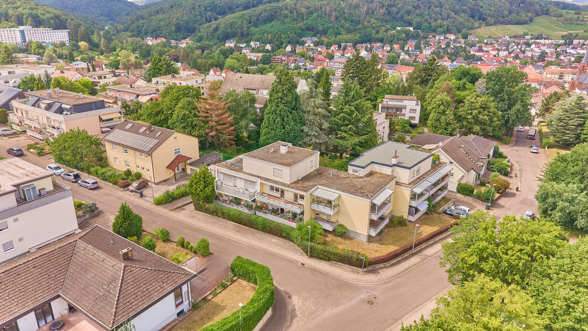 Neu sanierte Wohnung mit großzügigem Balkon und zusätzlicher Loggia, 76887 Bad Bergzabern, Etagenwohnung