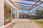 Helle Räume, stilvolles Design, eigener Garten – modernes Wohnglück auf 2 Etagen - Terrasse