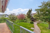 Ein Zuhause für die ganze Familie mit hellen Räumen, Vollunterkellerung & traumhaftem Garten - Gartenblick