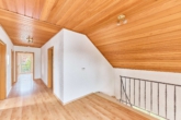 Ein Zuhause für die ganze Familie mit hellen Räumen, Vollunterkellerung & traumhaftem Garten - Flur OG