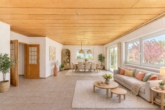 Ein Zuhause für die ganze Familie mit hellen Räumen, Vollunterkellerung & traumhaftem Garten - Wohn- und Esszimmer - digitales staging