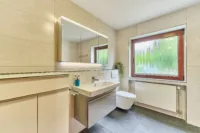Wohnen mit Mehrwert: Einfamilienhaus mit Einliegerwohnung - Badezimmer