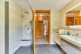 Wohnen mit Mehrwert: Einfamilienhaus mit Einliegerwohnung - Badezimmer