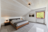 Wohnen mit Mehrwert: Einfamilienhaus mit Einliegerwohnung - Schlafzimmer_ELW