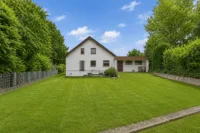 Wohnen mit Mehrwert: Einfamilienhaus mit Einliegerwohnung - Garten
