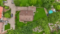Wohnen mit Mehrwert: Einfamilienhaus mit Einliegerwohnung - Drohnenaufnahme
