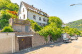 Charakteristische Doppelhaushälfte mit Gartenidylle und Weitblick - Hausansicht