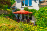 Charakteristische Doppelhaushälfte mit Gartenidylle und Weitblick - Terrasse