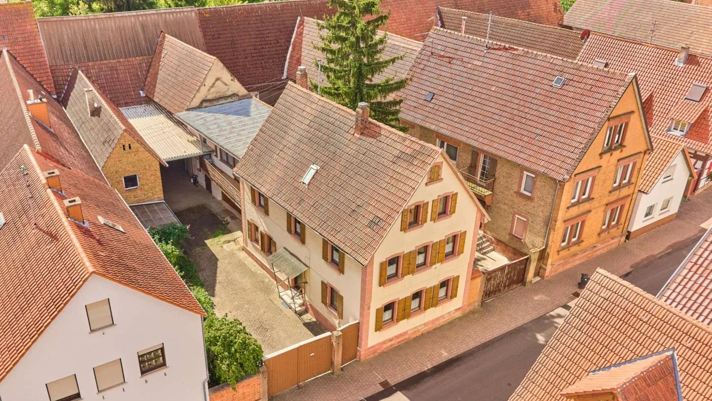 Viel Platz für Ihre Ideen – Einfamilienhaus mit großem Garten & großzügiger Scheune, 67482 Böbingen, Einfamilienhaus