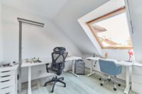Freiraum über den Dächern: lichtdurchflutete Dachgeschosswohnung mit offenem Wohnkonzept: lich - Büro