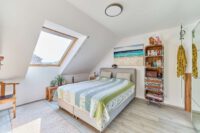 Freiraum über den Dächern: lichtdurchflutete Dachgeschosswohnung mit offenem Wohnkonzept: lich - Schlafzimmer