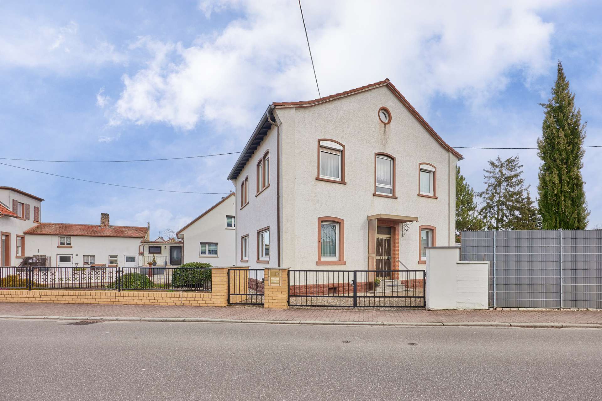 Platz für Neues: Großes Grundstück mit Garten & Baupotenzial in 2. Reihe, 67258  Hessheim, Einfamilienhaus