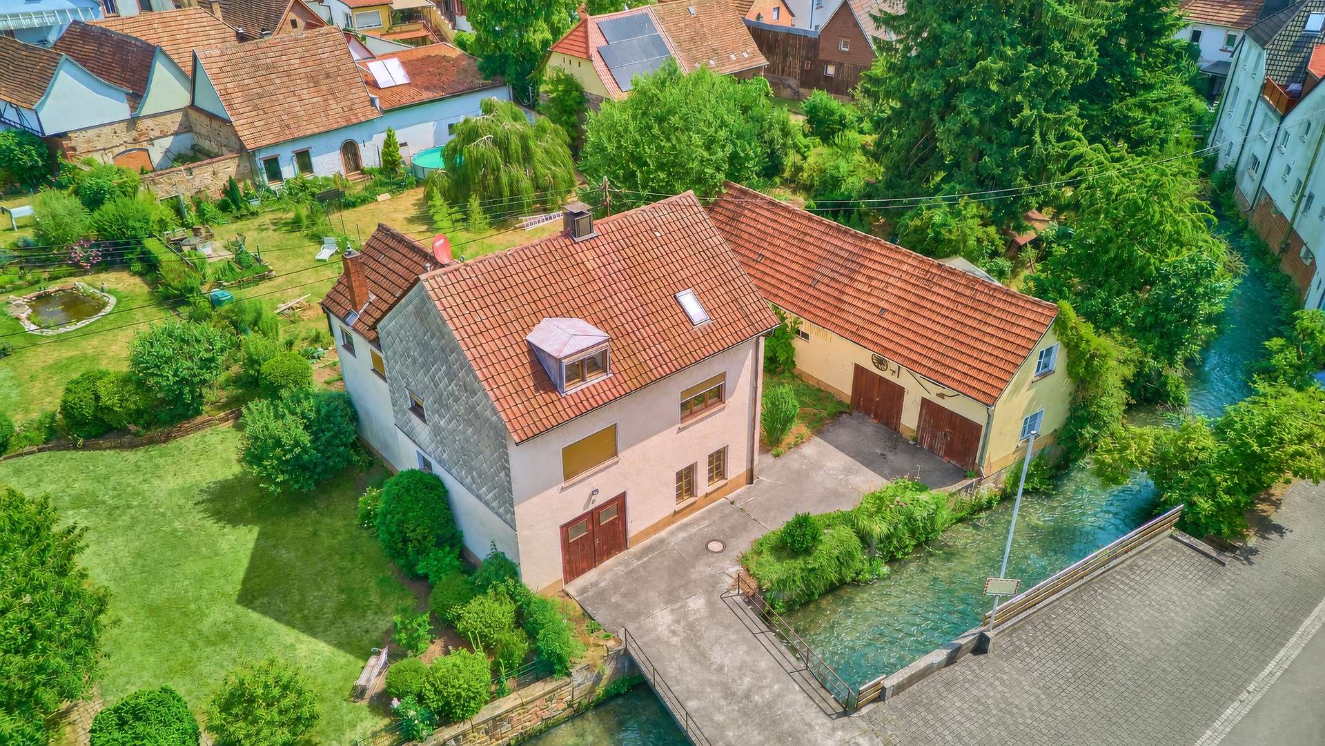 Wohnhaus mit weitläufigem Garten, Hofcharakter & viel Platz für Familie & Hobby, 76857 Albersweiler, Einfamilienhaus