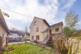 Wohnhaus mit weitläufigem Garten, Hofcharakter & viel Platz für Familie & Hobby - Gartenansicht
