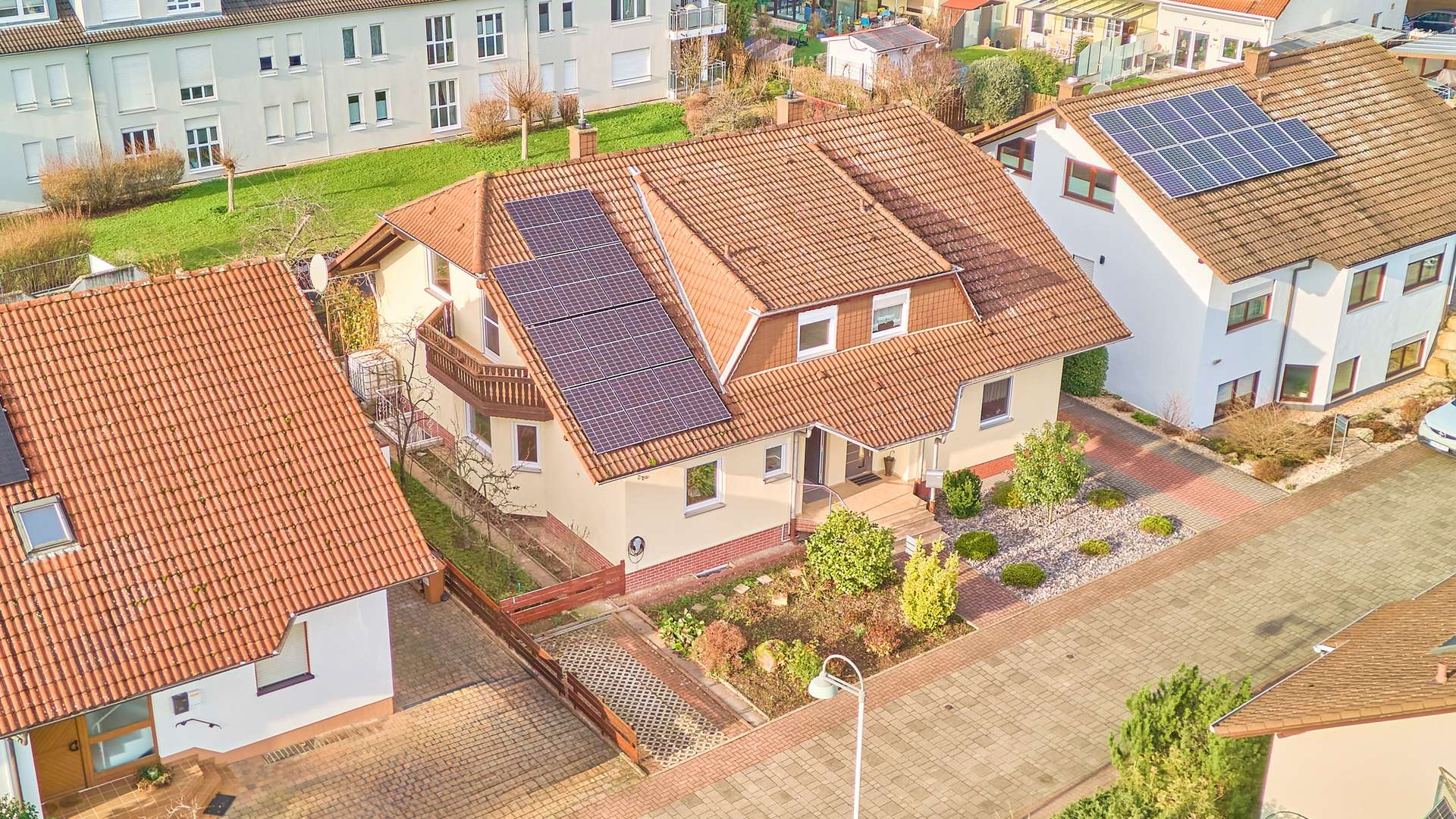 Exklusive Doppelhaushälfte: Kernsaniert 2025 mit Photovoltaik, Wallbox und Neubauküche, 67433  Neustadt, Doppelhaushälfte