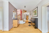 Funktionalität trifft Wohnästhetik - Durchdachtes Architektenhaus in Feldrandlage - Flur
