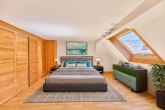 Teilsaniertes Zweifamilienhaus auf der Haardt mit großem Gartengrundstück in sonniger Lage - Schlafzimmer - digitales staging