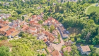 Teilsaniertes Zweifamilienhaus auf der Haardt mit großem Gartengrundstück in sonniger Lage - Luftaufnahme