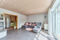 Vielseitiges Wohnensemble mit zwei Eingängen & traumhaftem Garten mit großem Pool - Wohnzimmer EG hinteres Haus