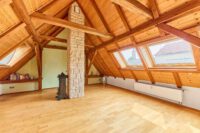 Vielseitiges Wohnensemble mit zwei Eingängen & traumhaftem Garten mit großem Pool - Zimmer OG vorderes Haus