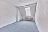 Raum für Ihre Vision - Mehrfamilienhaus oder Abrissgrundstück mit erheblichem Baupotenzial - Wohnzimmer Wohnung II