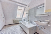 Raum für Ihre Vision - Mehrfamilienhaus oder Abrissgrundstück mit erheblichem Baupotenzial - Bad Wohnung II