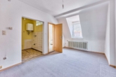 Raum für Ihre Vision - Mehrfamilienhaus oder Abrissgrundstück mit erheblichem Baupotenzial - Wohn- & Essbereich Wohnung III