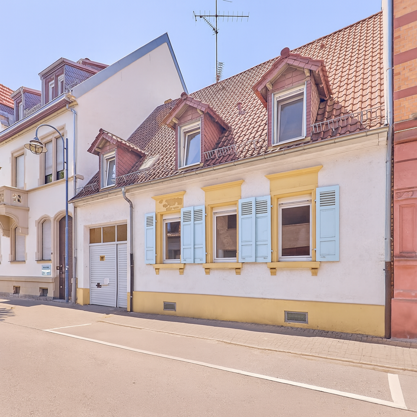 Raum für Ihre Vision – Mehrfamilienhaus oder Abrissgrundstück mit erheblichem Baupotenzial, 68723 Schwetzingen, Mehrfamilienhaus
