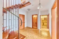 Potenzial auf zwei Ebenen – Maisonette-Wohnung mit attraktiver Perspektive - Diele