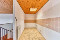 Potenzial auf zwei Ebenen – Maisonette-Wohnung mit attraktiver Perspektive - Küche_OG