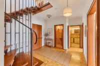 Potenzial auf zwei Ebenen – Maisonette-Wohnung mit attraktiver Perspektive - Diele