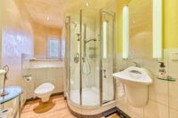 Ein Kauf – 2 Möglichkeiten: 4-Zimmer-Maisonette oder zwei separate Wohneinheiten als Kapitalanlage - Badezimmer OG