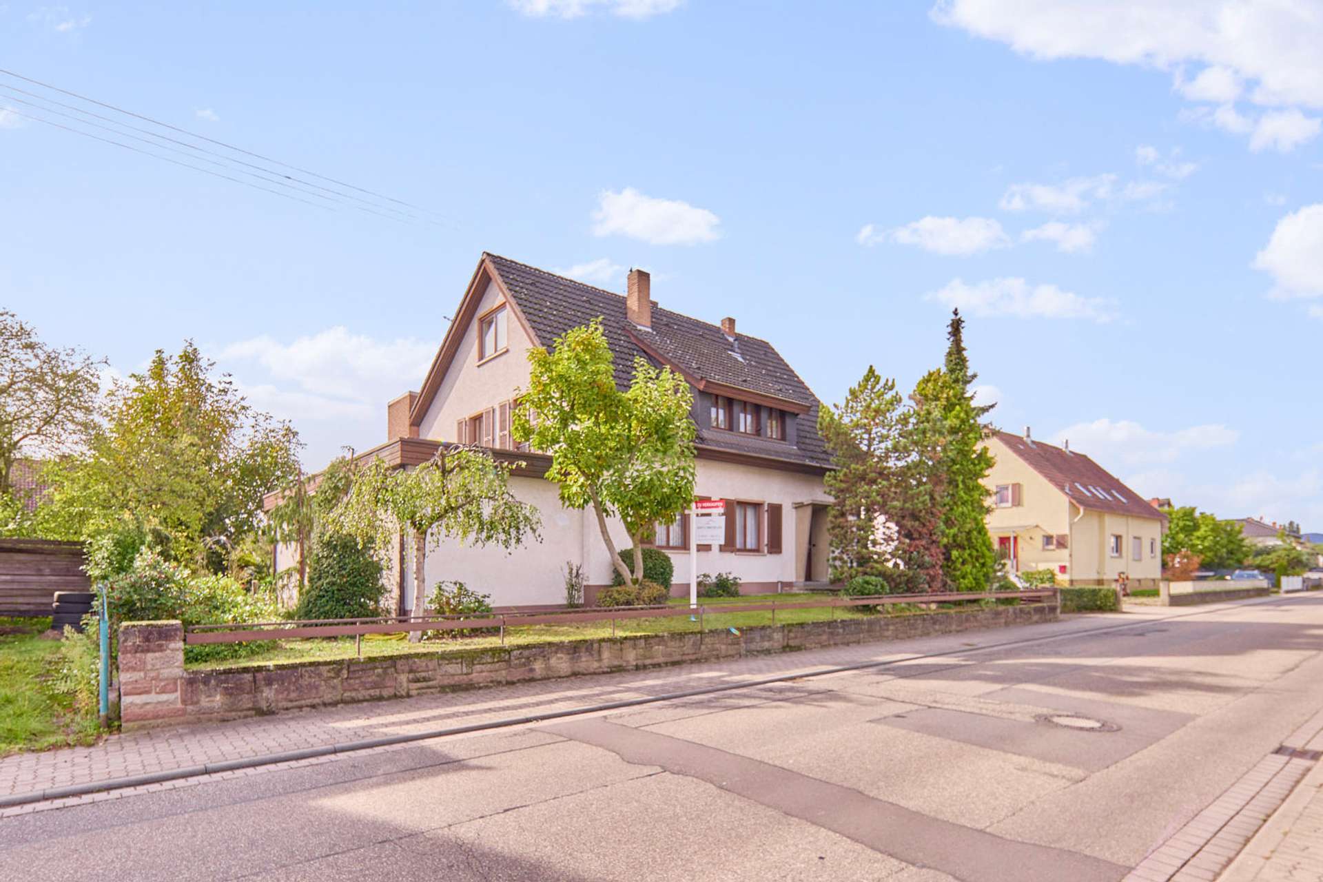 Großzügiges Ein-/Zweifamilienhaus mit Traumgarten und großen Fensterfronten – Ihr Zuhause im Grünen, 67435 Neustadt an der Weinstraße, Haus