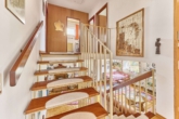 Wohnqualität trifft Natur – Ihr Einfamilienhaus in ruhiger & begehrter Lage - Treppenhaus