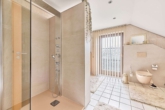 Exklusives Architektenhaus in ökologischer Bauweise und hochwertiger Bauausführung - Badezimmer DG