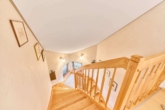 Exklusives Architektenhaus in ökologischer Bauweise und hochwertiger Bauausführung - Treppenaufgang