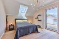 Elegantes Architektenhaus mit optimaler Raumaufteilung vereint Design, Komfort & Natur - Schlafzimmer