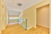 Elegantes Architektenhaus mit optimaler Raumaufteilung vereint Design, Komfort & Natur - Flur